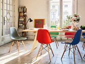 Ghế cafe nhựa chân gỗ – Xu hướng mới trong nội thất quán cafe