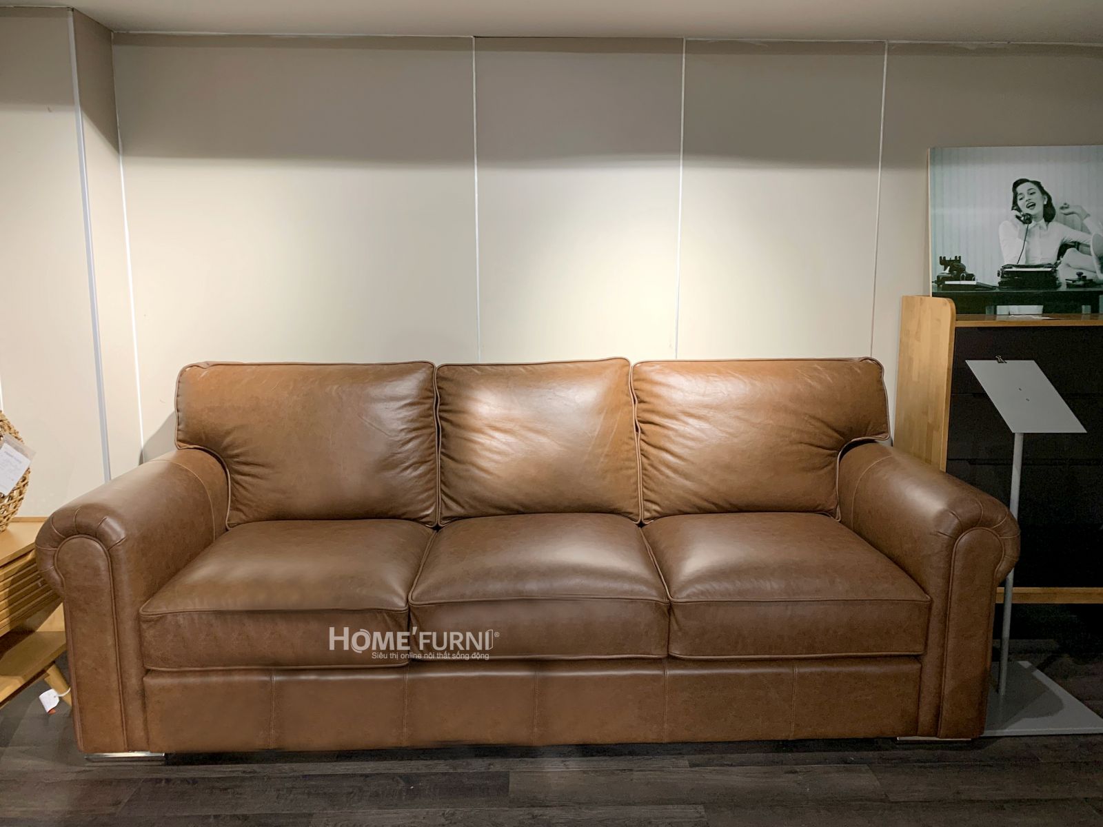 Mẫu sofa Lancaster chân inox