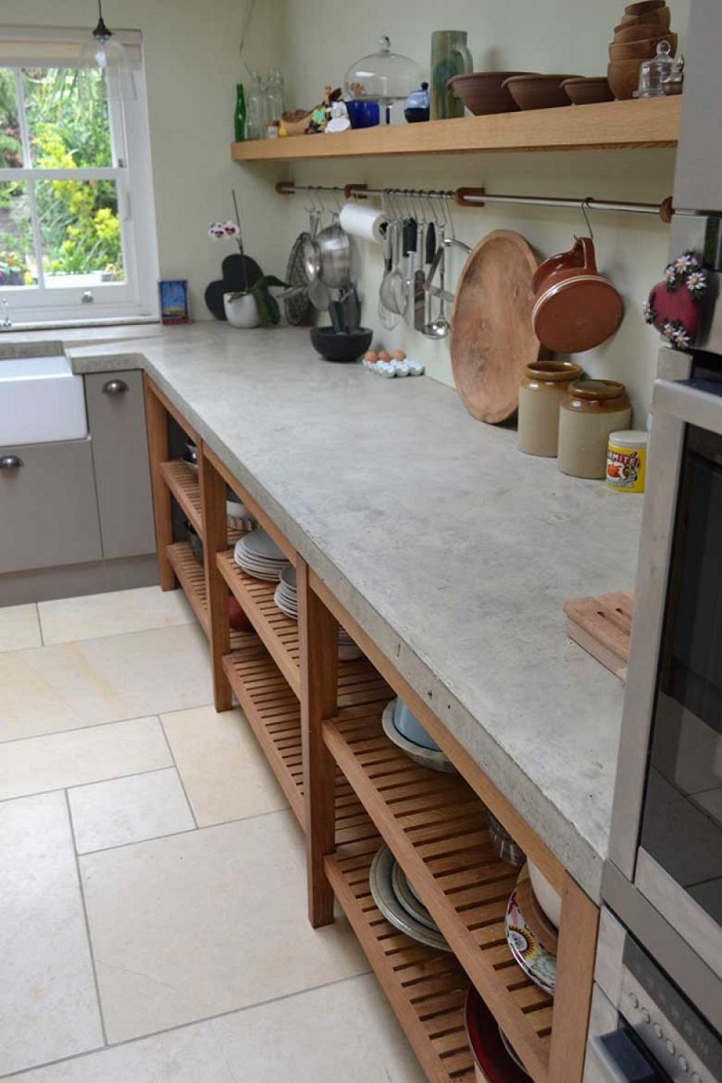 Một gợi ý dành cho ý tưởng mặt bàn bếp bê tông với không gian lưu trữ đầy ấn tượng.