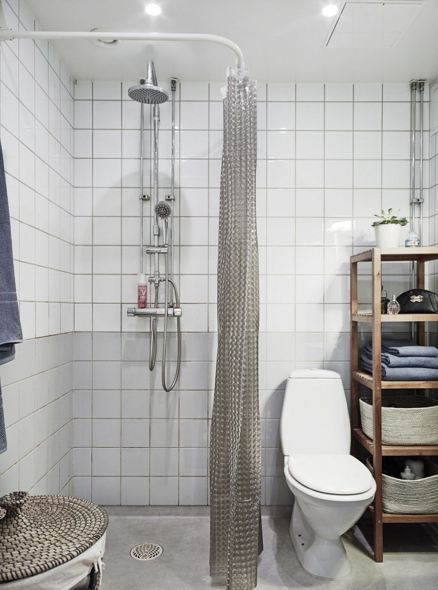 Phòng tắm nhỏ xinh nhưng vẫn đảm bảo được trang bị đầy đủ phục vụ nhu cầu hàng ngày.