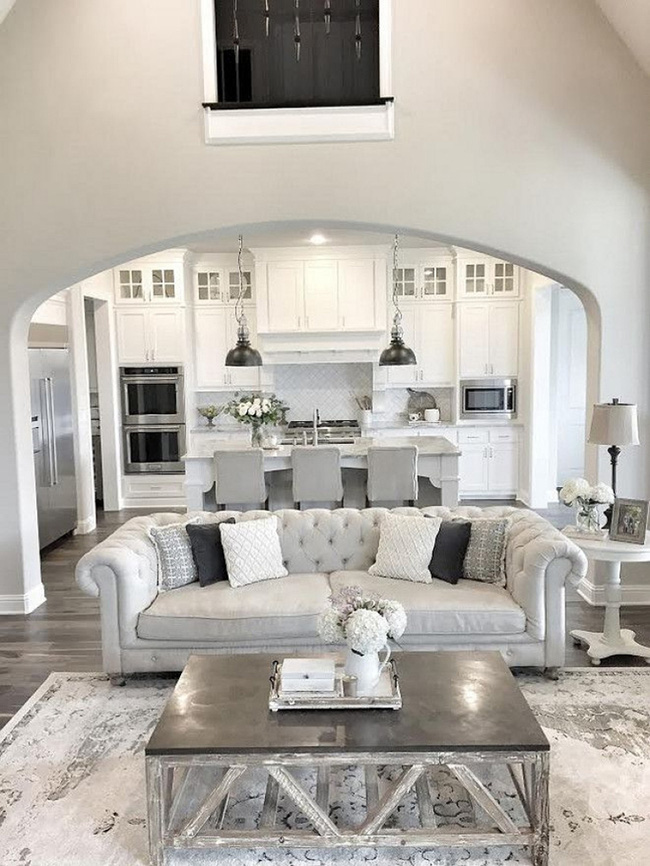 Bếp màu xám hiện đại và phòng khách với màu xám, xanh dương và nâu sẫm tạo thành một không gian16. Tất cả phòng bếp màu trắng và màu xám với phòng khách màu xám và màu bạc đều được kết hợp trong một không gian mởvô cùng cá tính.